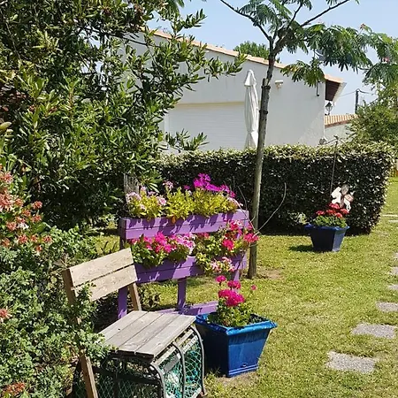 Belle Maison Neuve A 400 M A Pied De La Et Des Commerces Holiday home